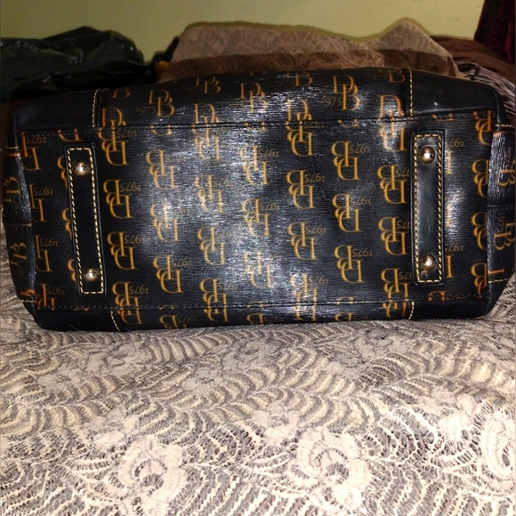 Dooney and Bourke shoulder leather bag - Picture 6 of 16